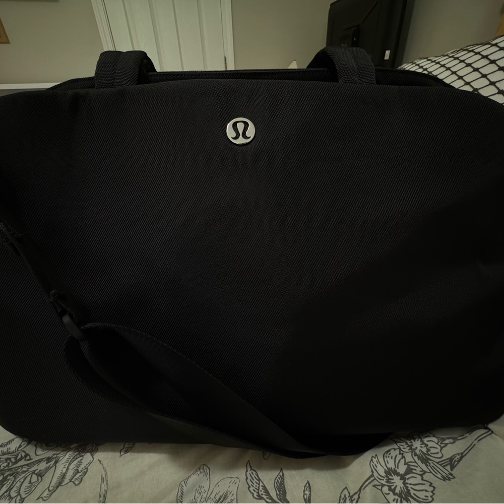 lululemon city essentials 25L bag